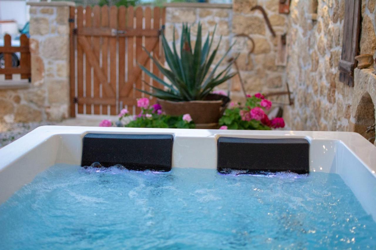 Pamelas House With Jacuzzi Kíssamos Exterior foto