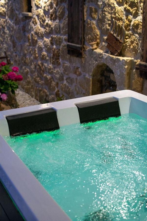 Pamelas House With Jacuzzi Kíssamos Exterior foto